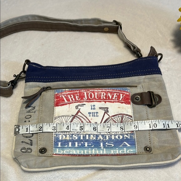 Vintage-Inspired Blue and Tan Crossbody Bag - Picture 6 of 8